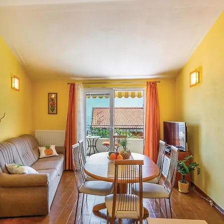 Cozy In Semesterbostad Makarska